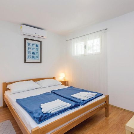 Gorgeous Apartment In Krk With Wifi Punat Exterior photo