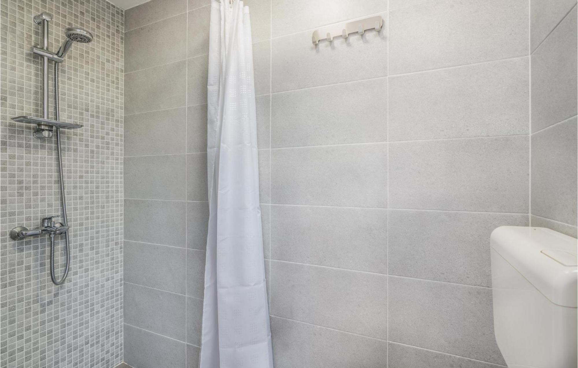 Gorgeous Apartment In Krk With Wifi Punat Exterior photo