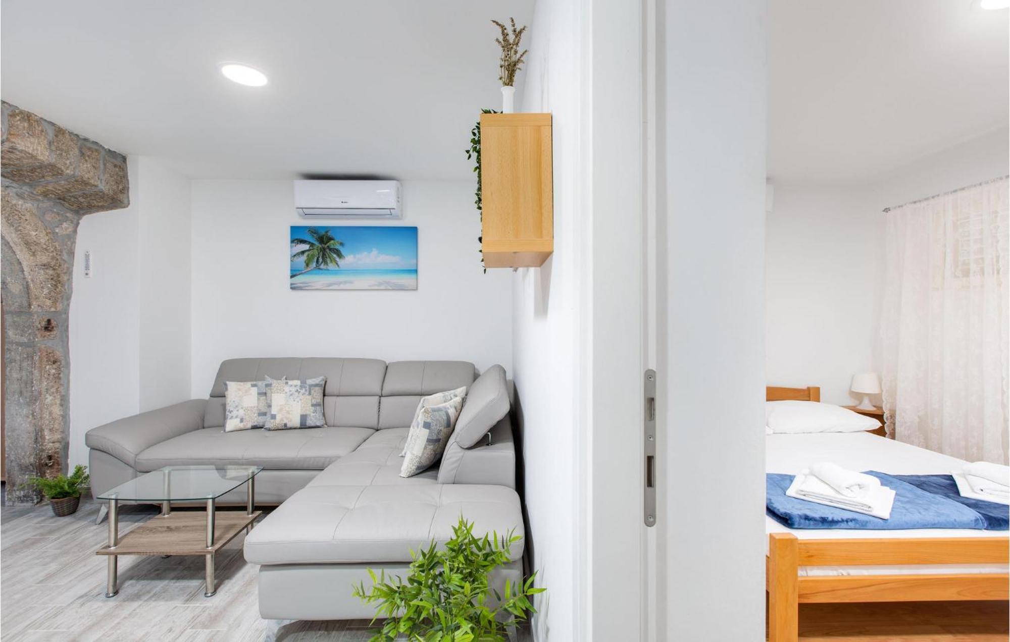 Gorgeous Apartment In Krk With Wifi Punat Exterior photo