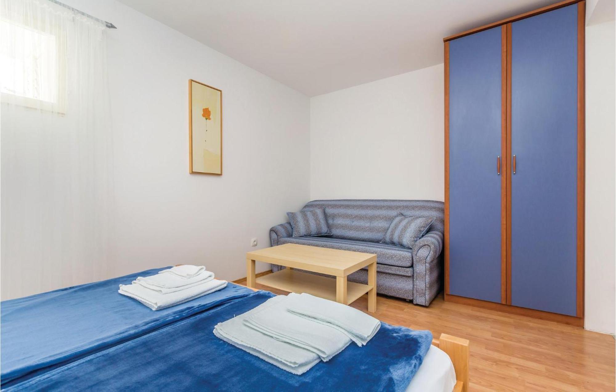 Gorgeous Apartment In Krk With Wifi Punat Exterior photo