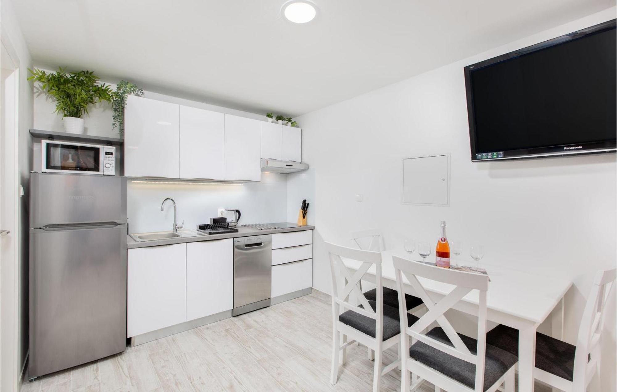 Gorgeous Apartment In Krk With Wifi Punat Exterior photo