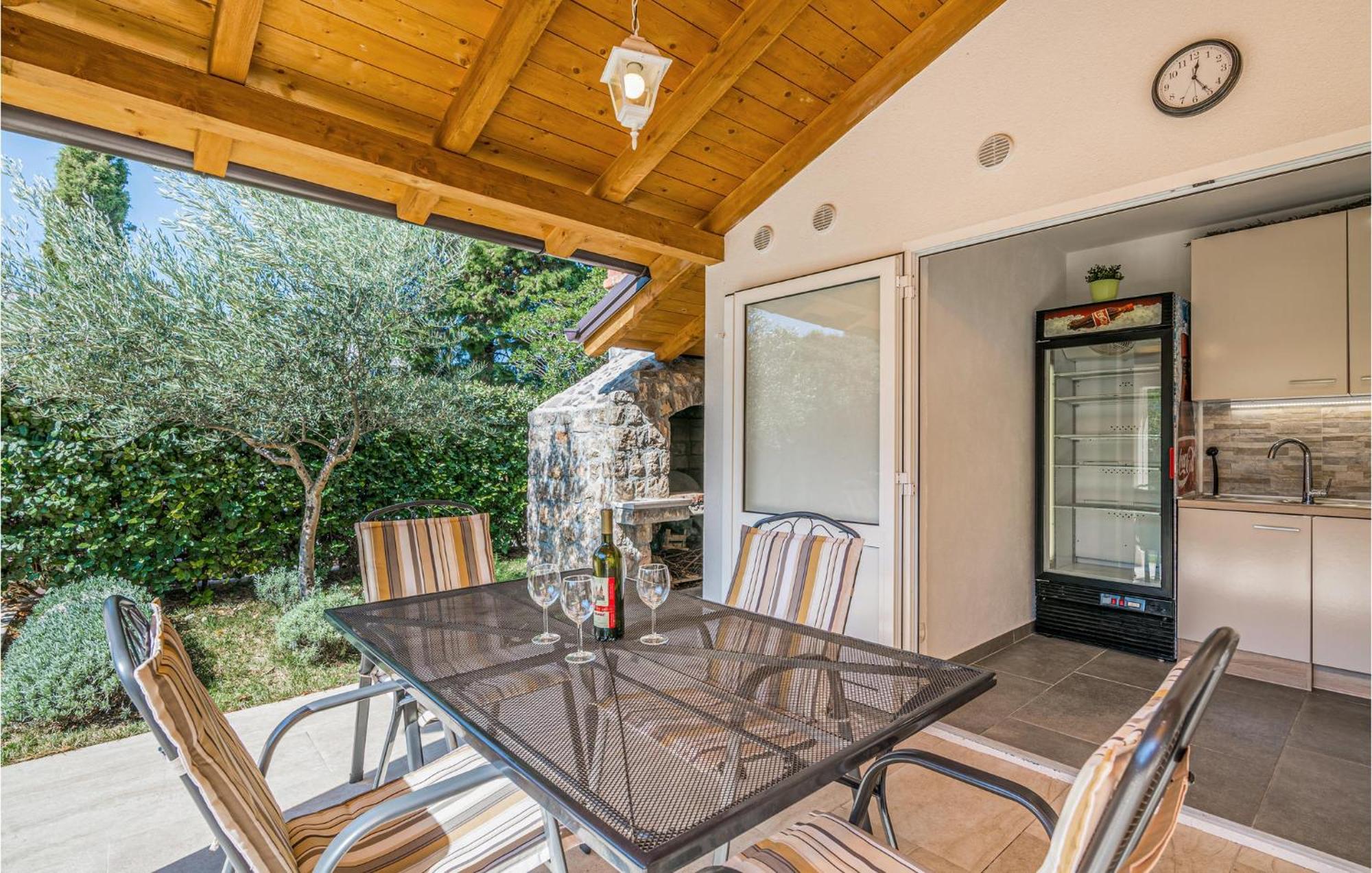Gorgeous Apartment In Krk With Wifi Punat Exterior photo